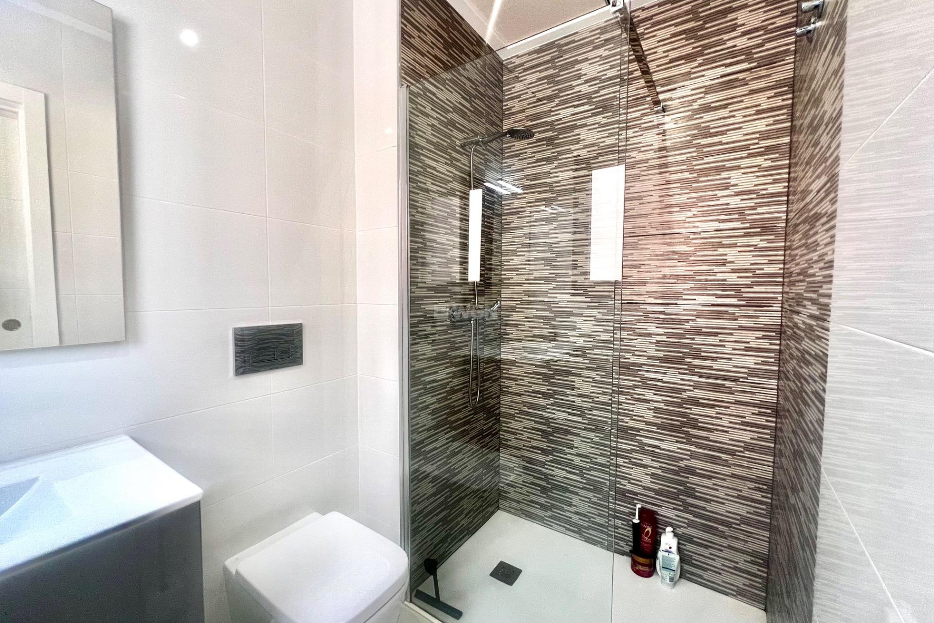 Resale - Villa - Torrevieja - La Siesta - El Salado - Torreta