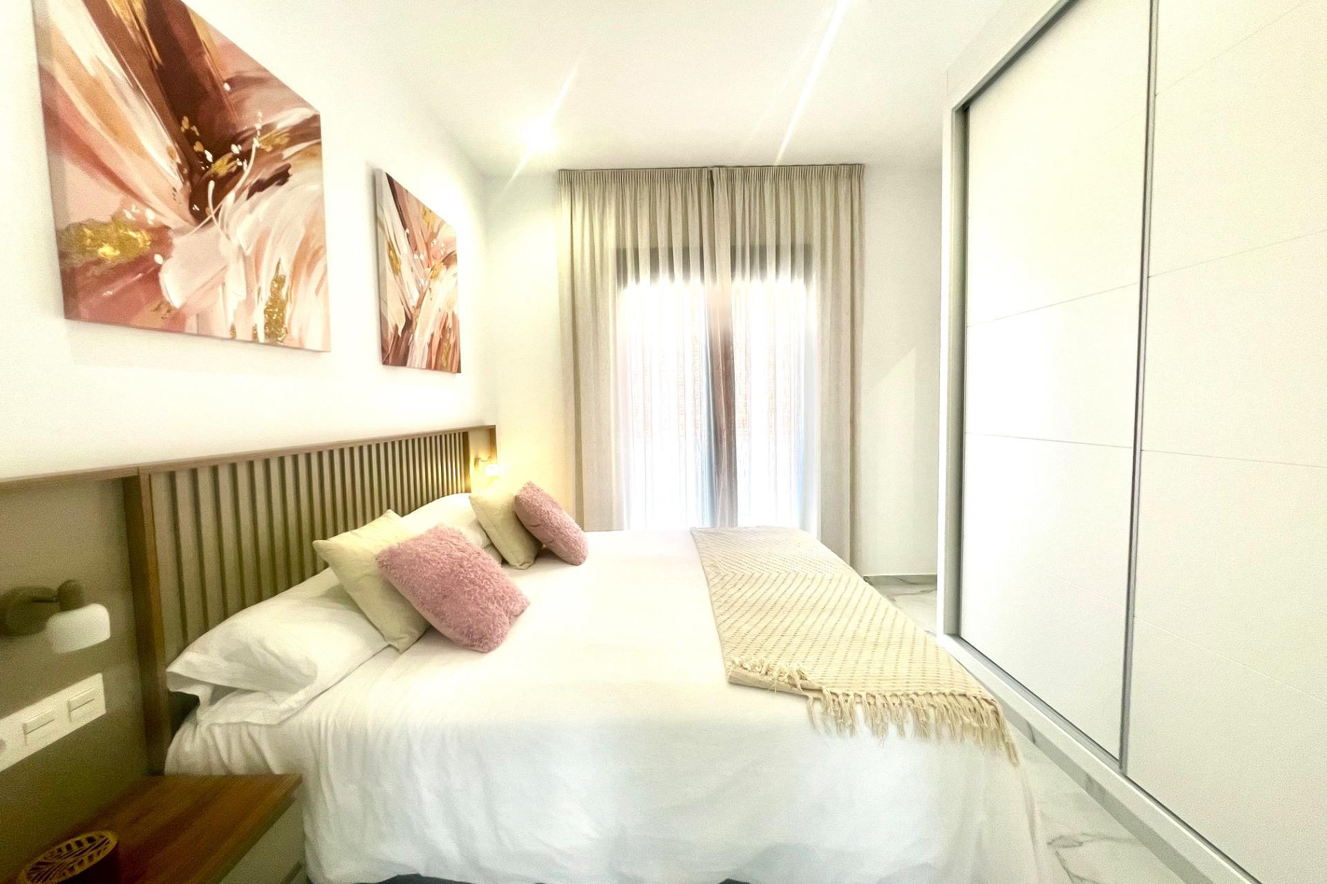 Resale - Villa - Torrevieja - La Siesta - El Salado - Torreta