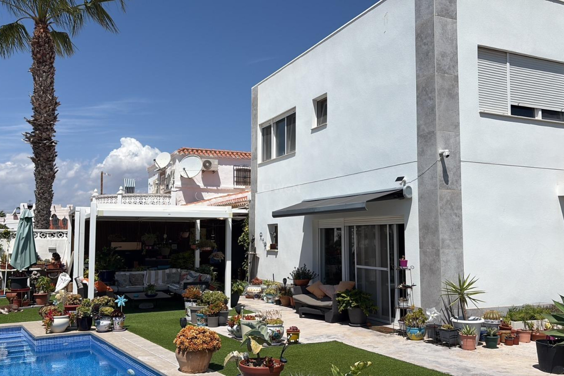 Resale - Villa - Torrevieja - La Siesta - El Salado - Torreta