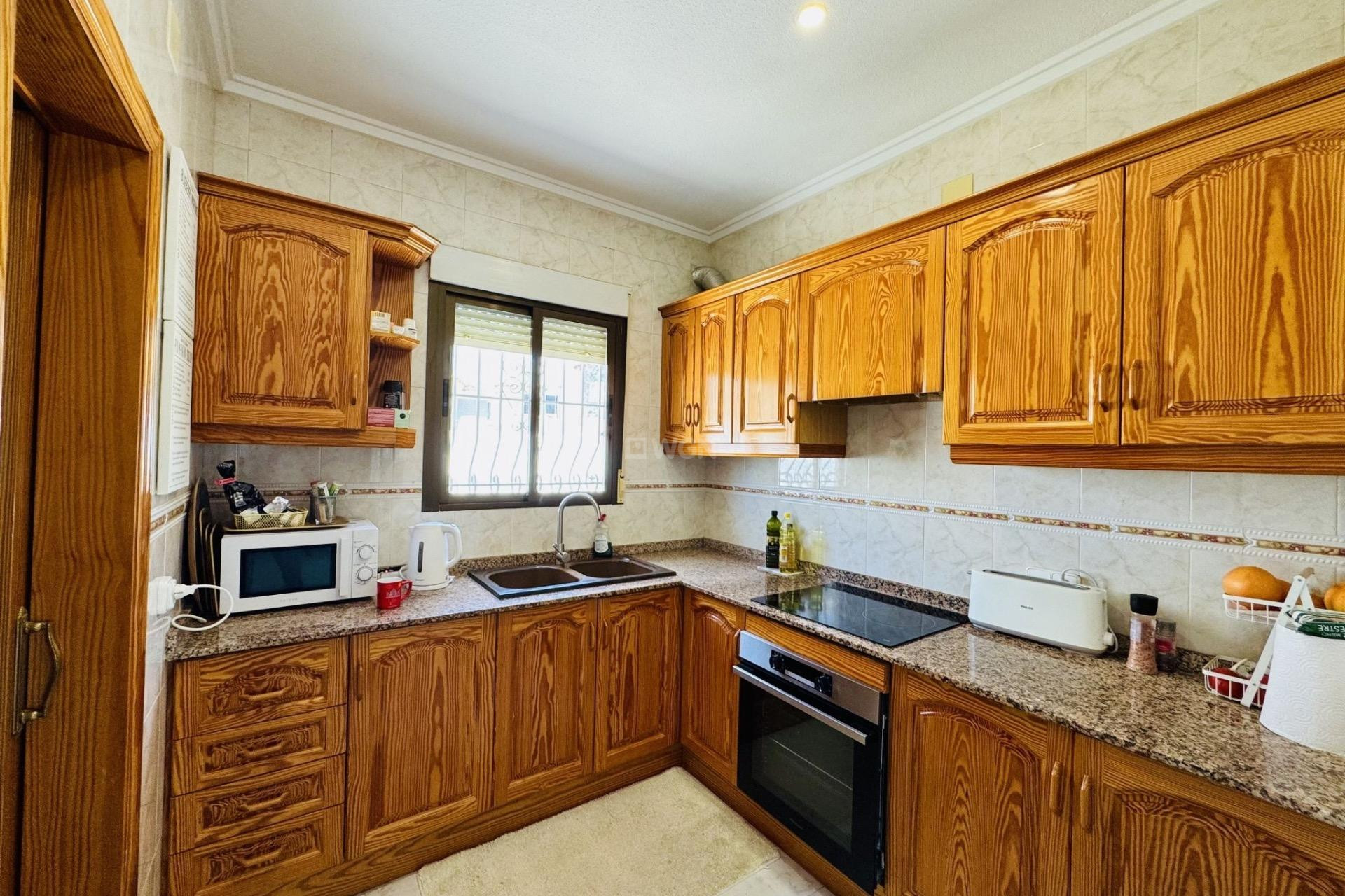 Resale - Villa - Torrevieja - La Siesta - El Salado - Torreta