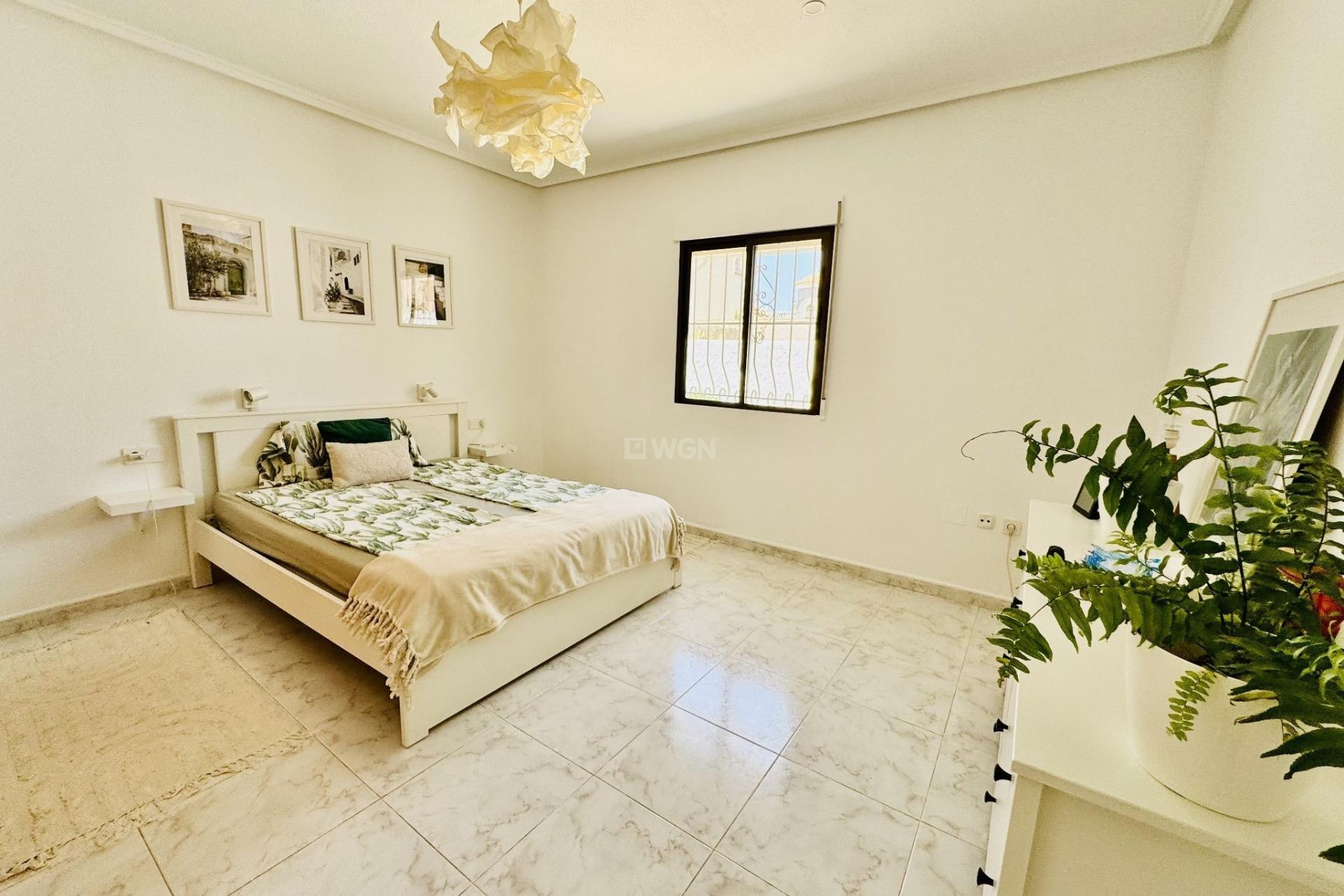 Resale - Villa - Torrevieja - La Siesta - El Salado - Torreta