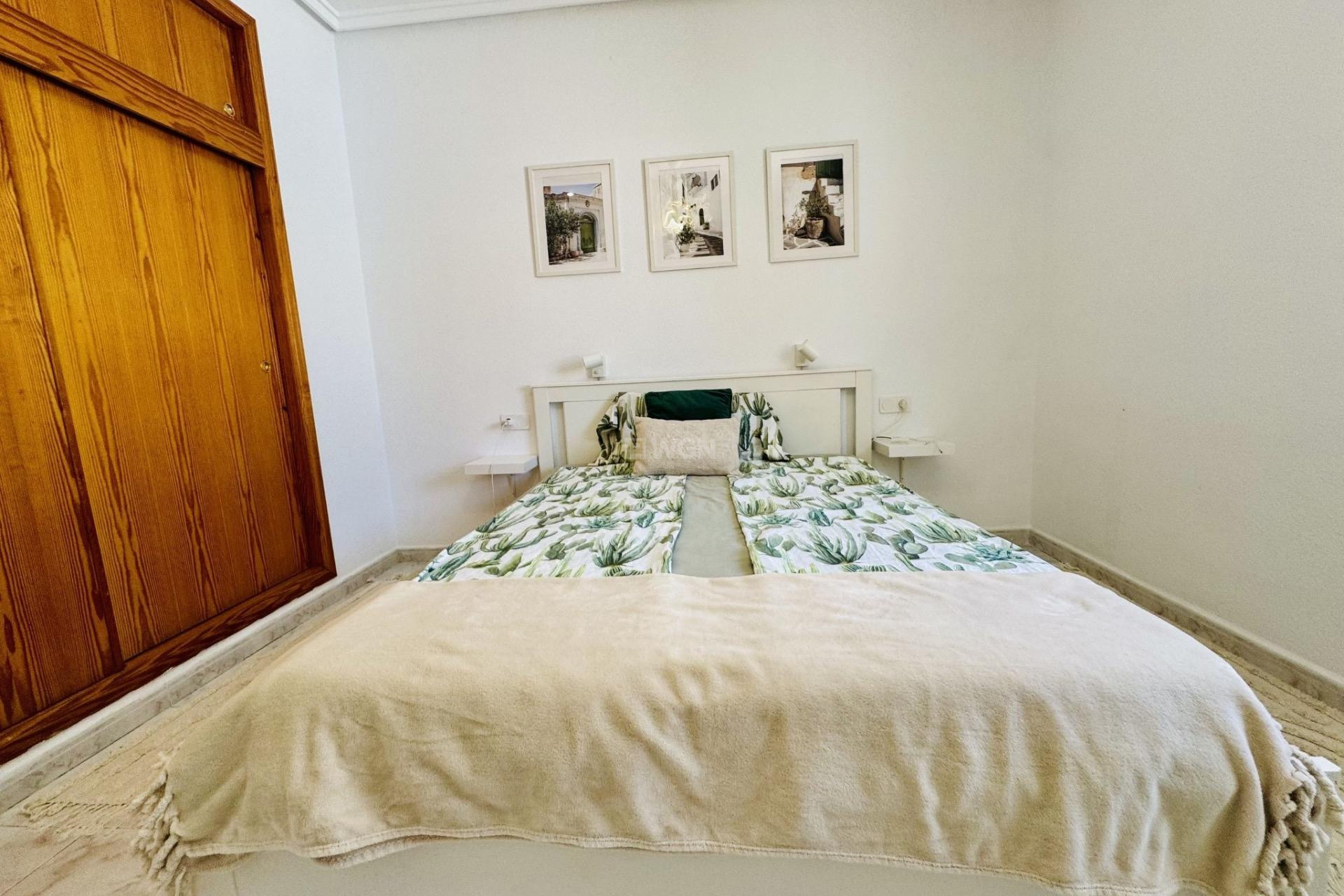 Resale - Villa - Torrevieja - La Siesta - El Salado - Torreta