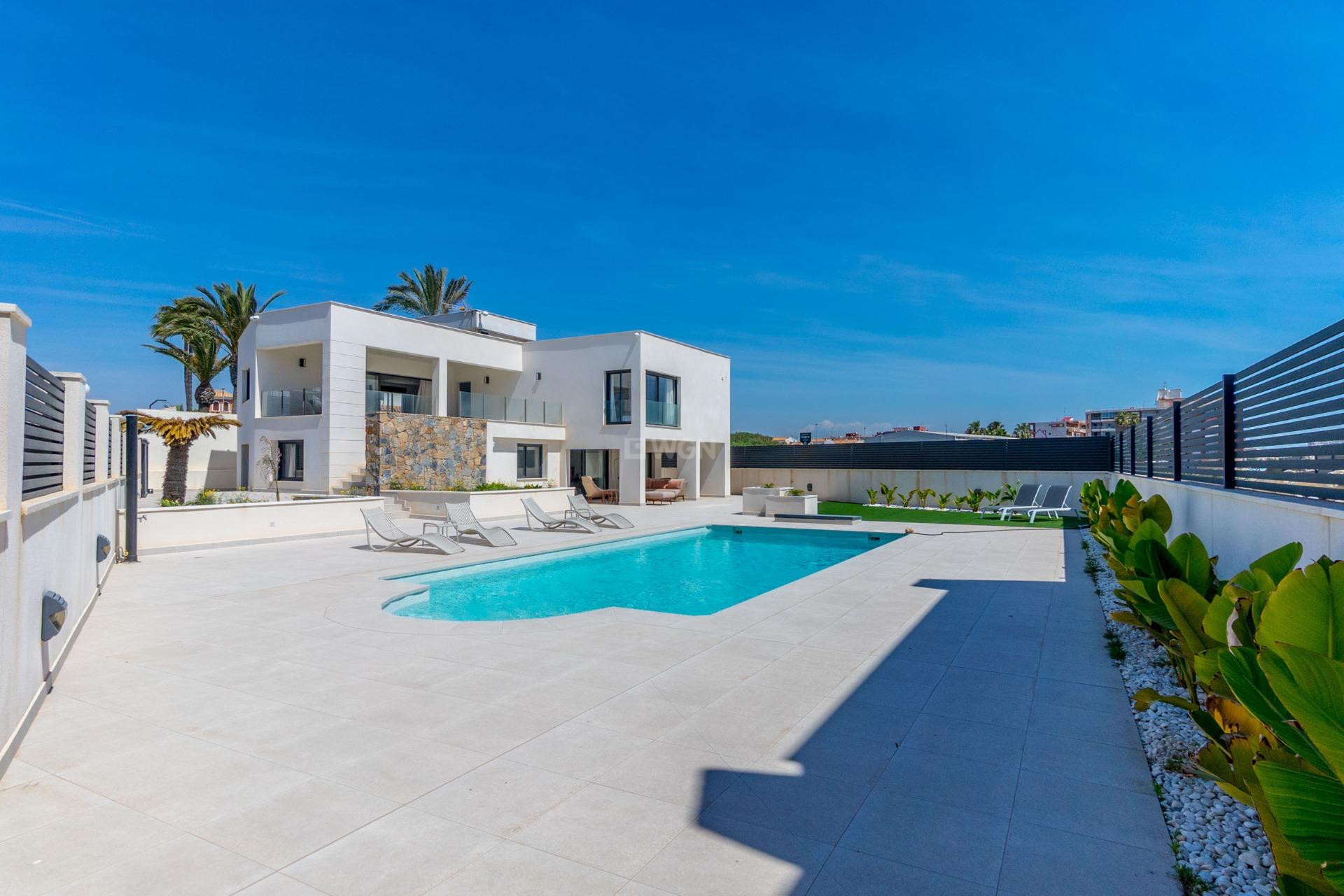 Resale - Villa - Torrevieja - La Veleta