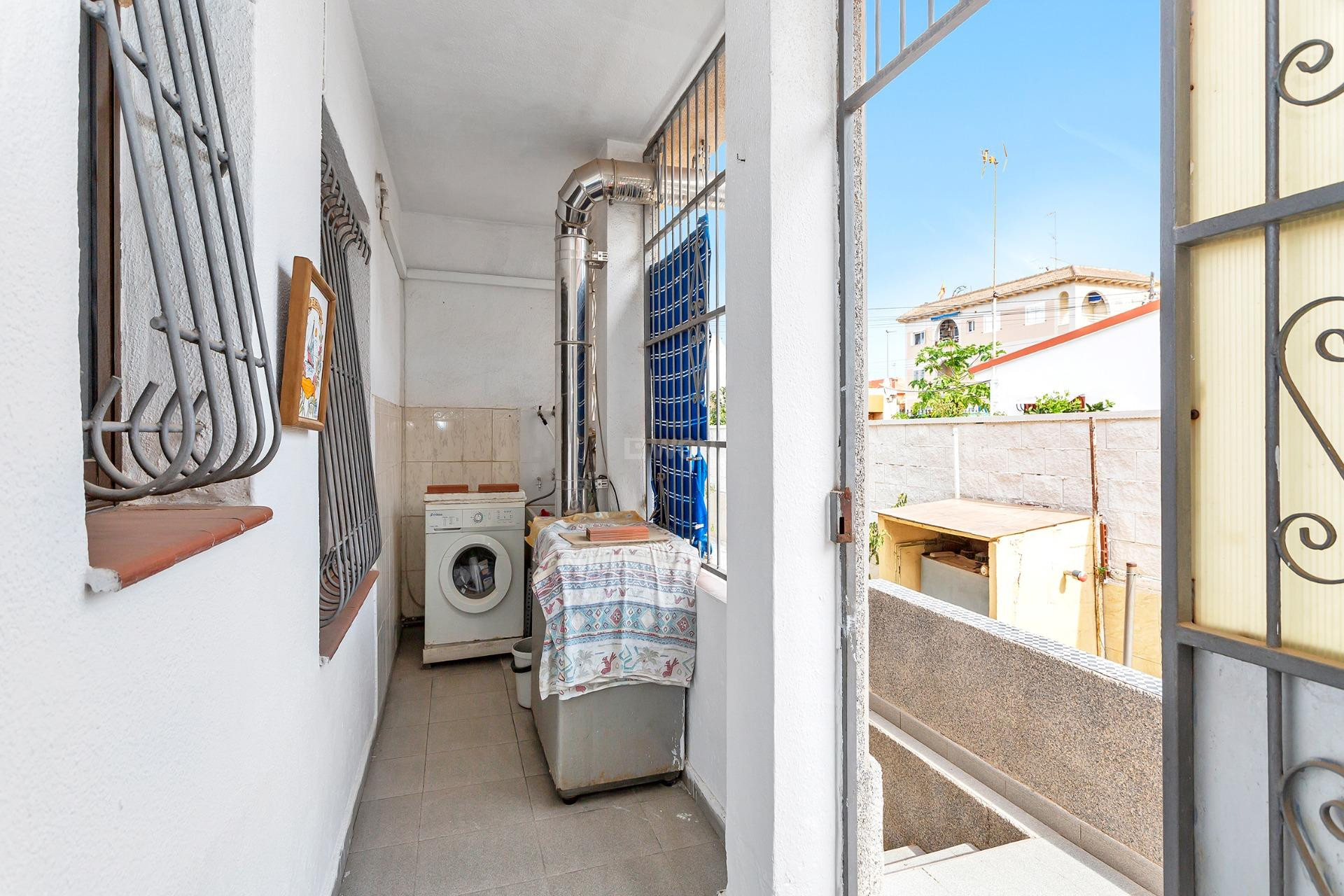 Resale - Villa - Torrevieja - Nueva Torrevieja