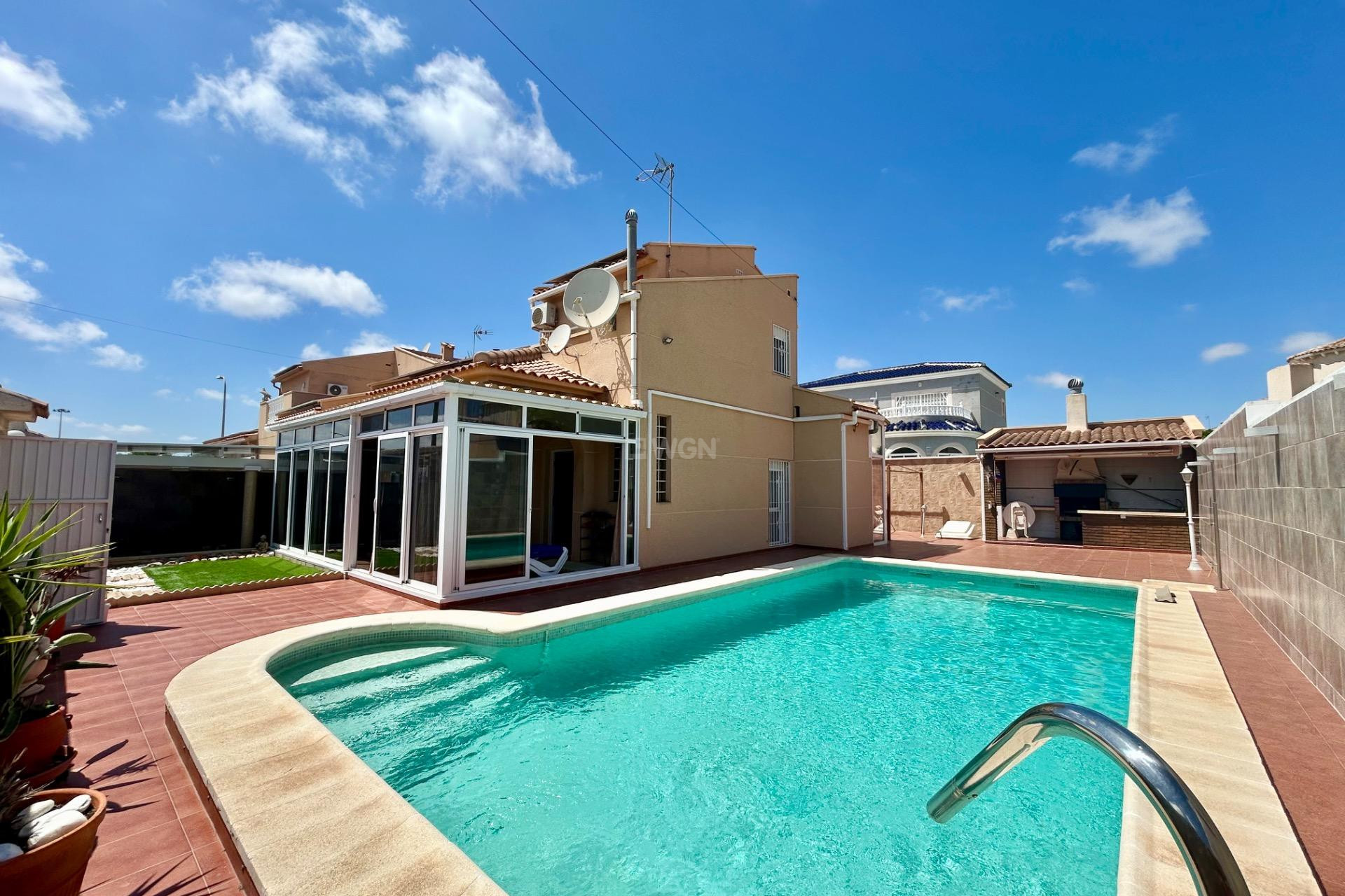 Resale - Villa - Torrevieja - San Luis