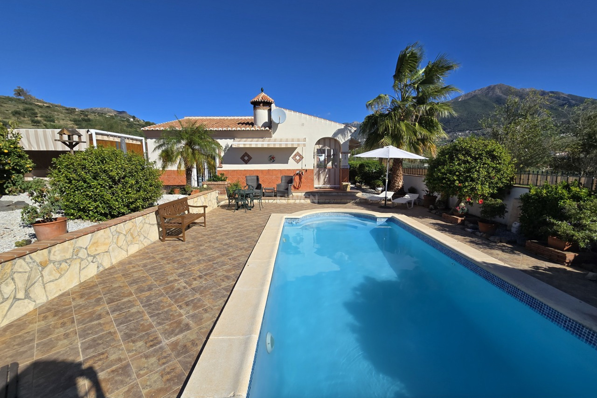 Resale - Villa - Venta Baja - Inland