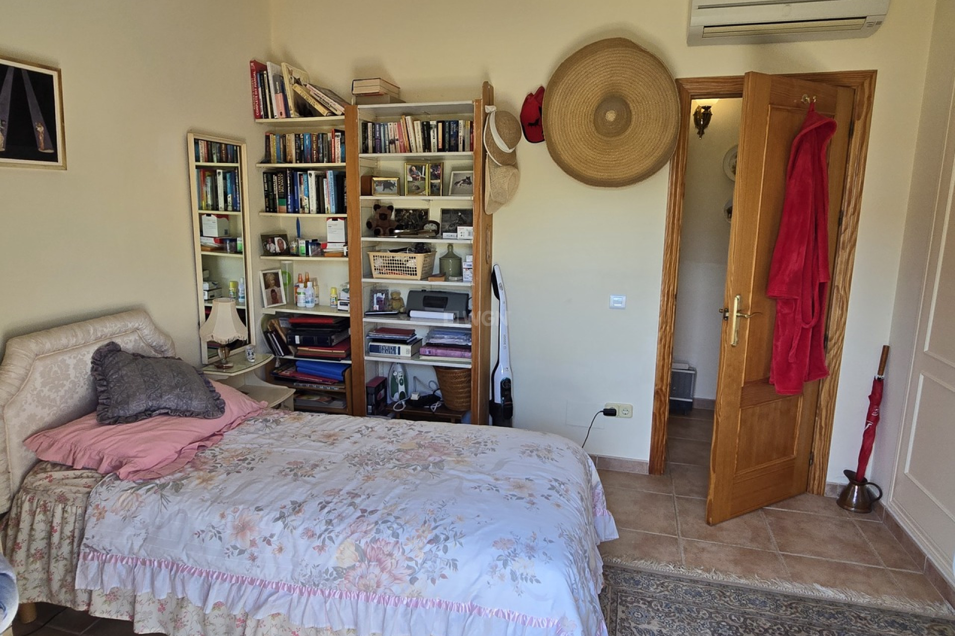 Resale - Villa - Venta Baja - Inland