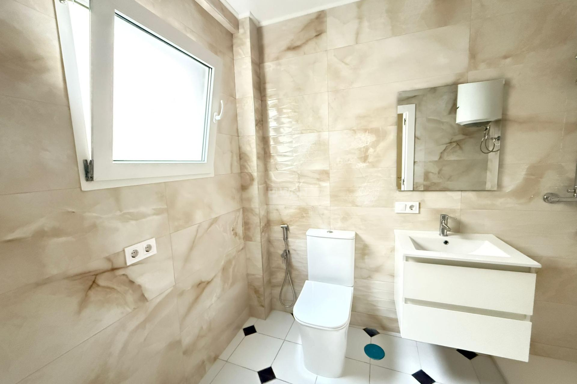 Reventa - Apartamento / piso - Torrevieja - Centro