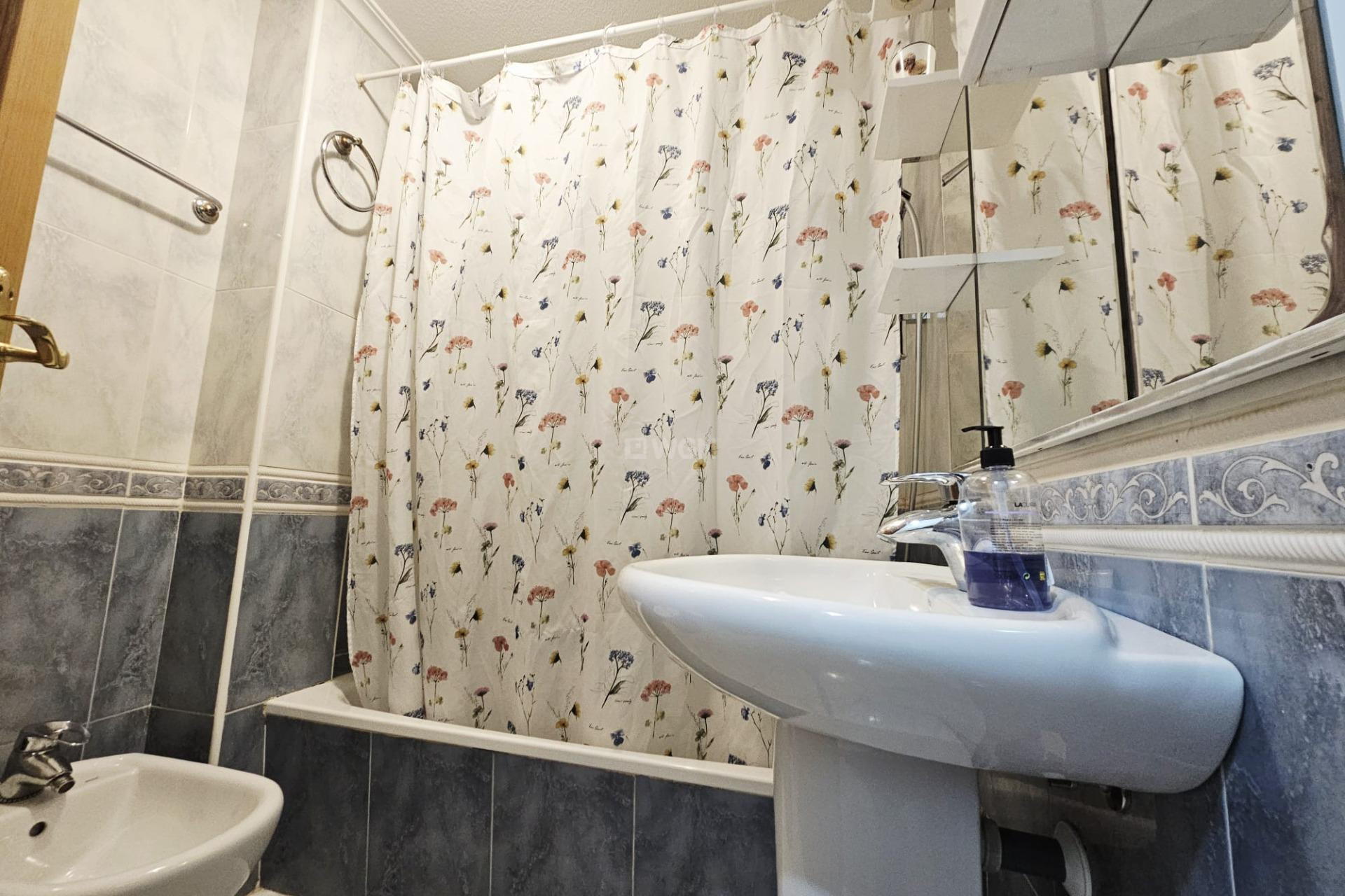 Reventa - Apartamento / piso - Torrevieja - Estacion De Autobuses