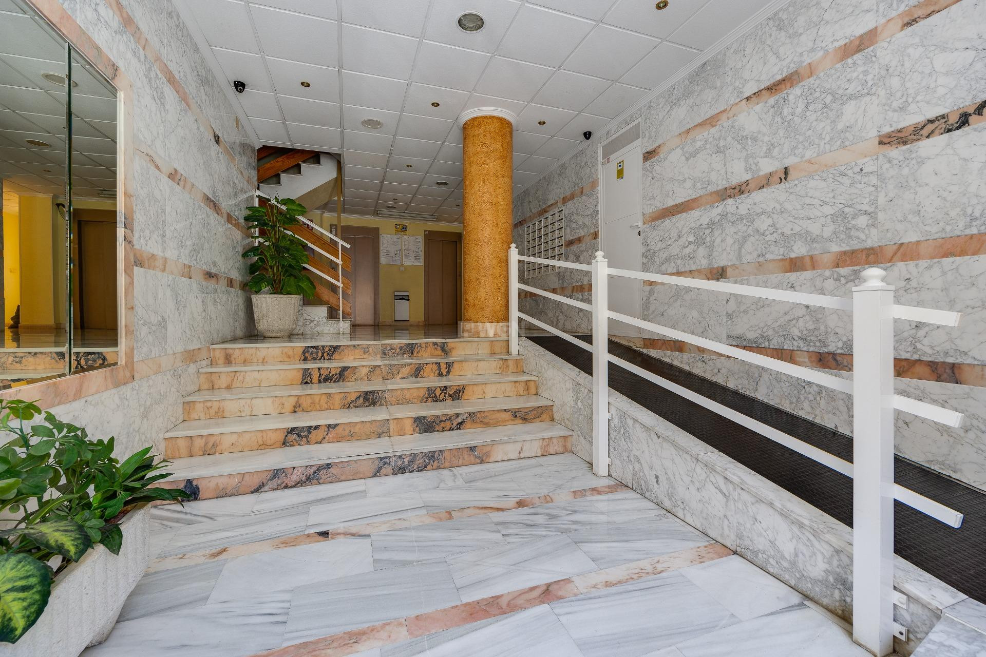 Reventa - Apartamento / piso - Torrevieja - Estacion De Autobuses