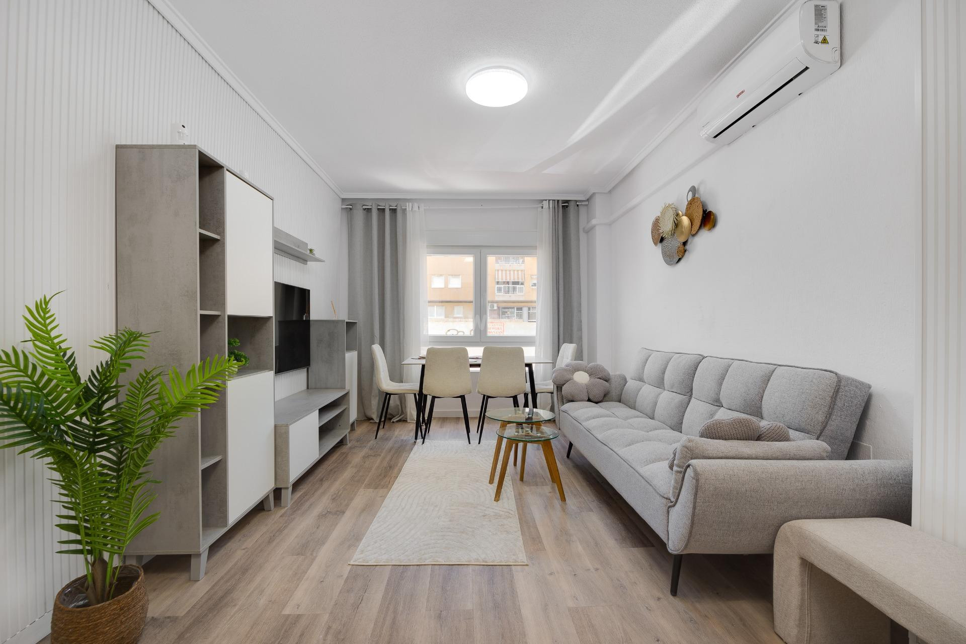 Reventa - Apartamento / piso - Torrevieja - Estacion De Autobuses