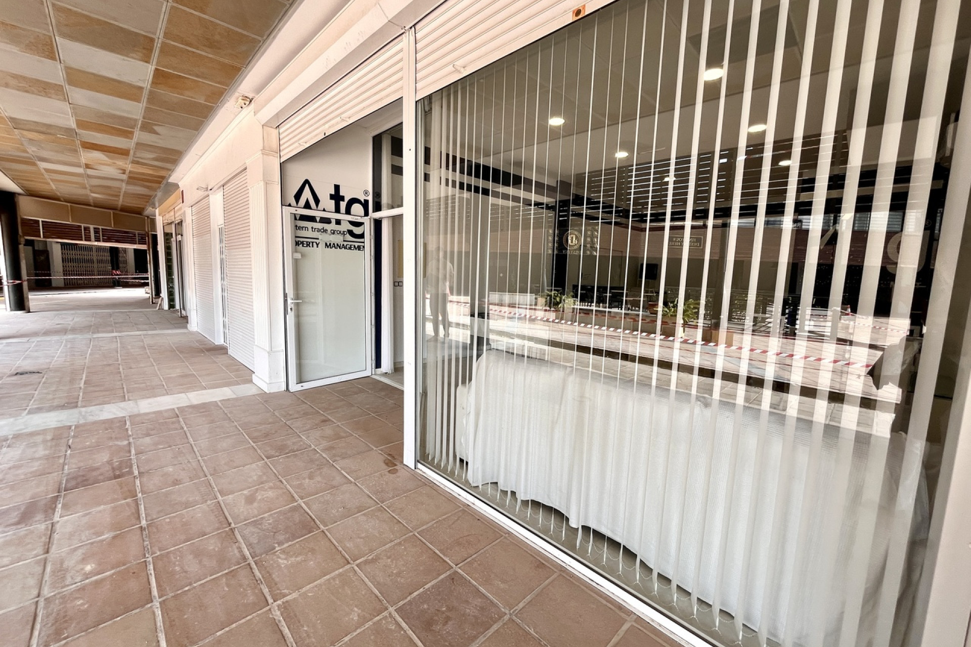Reventa - Comercial - Playa Flamenca - Costa Blanca