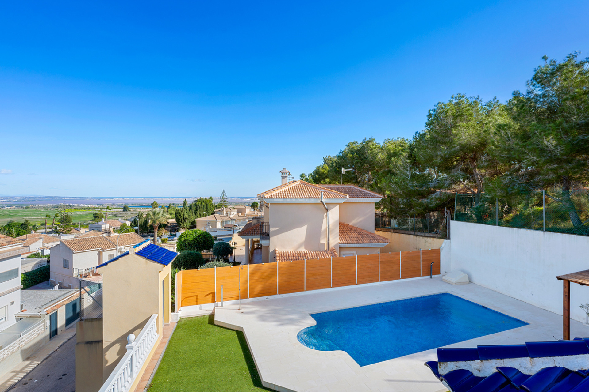 Reventa - Villa - Ciudad De Las Comunicaciones - Costa Blanca