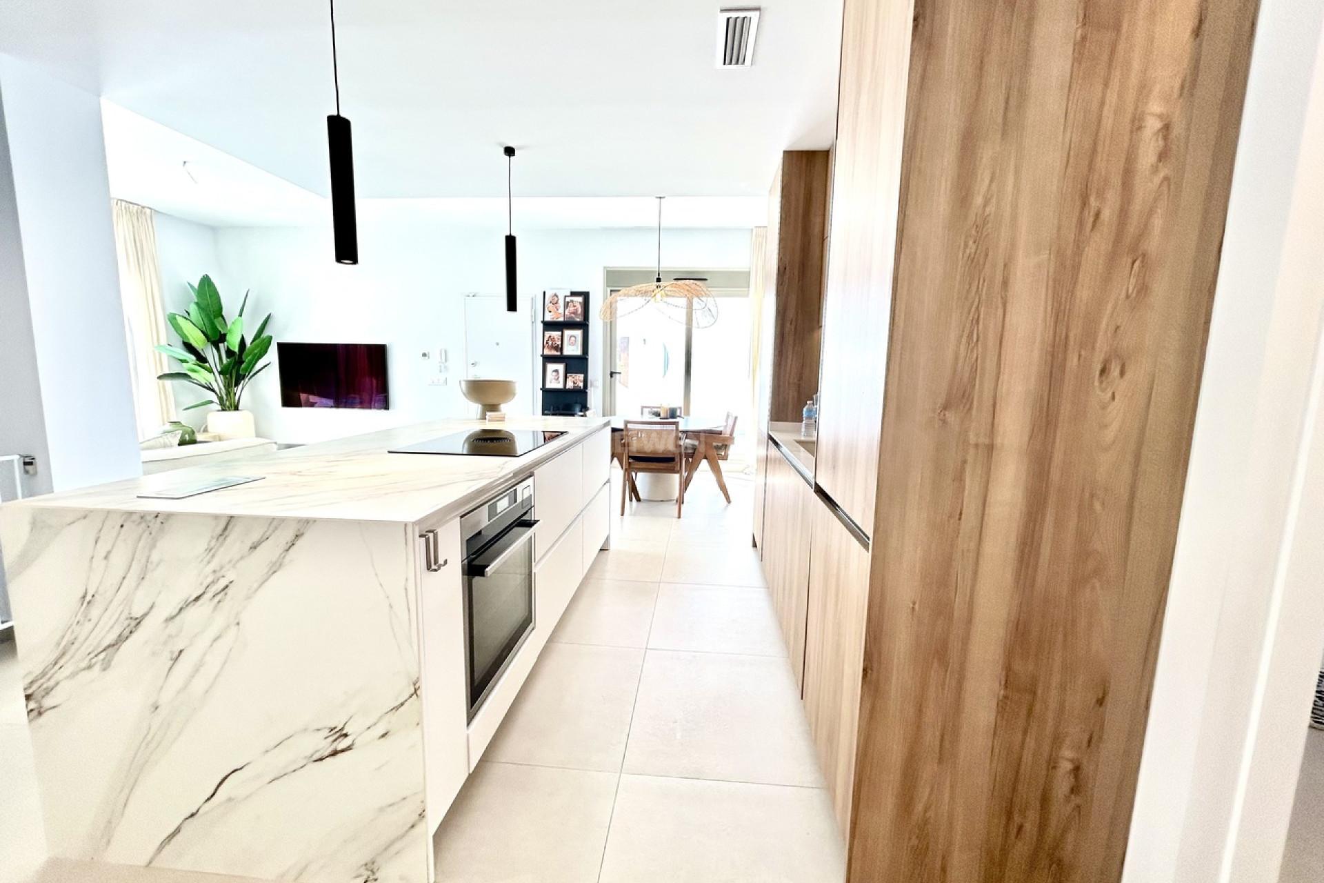 Reventa - Villa - Las Filipinas - Inland