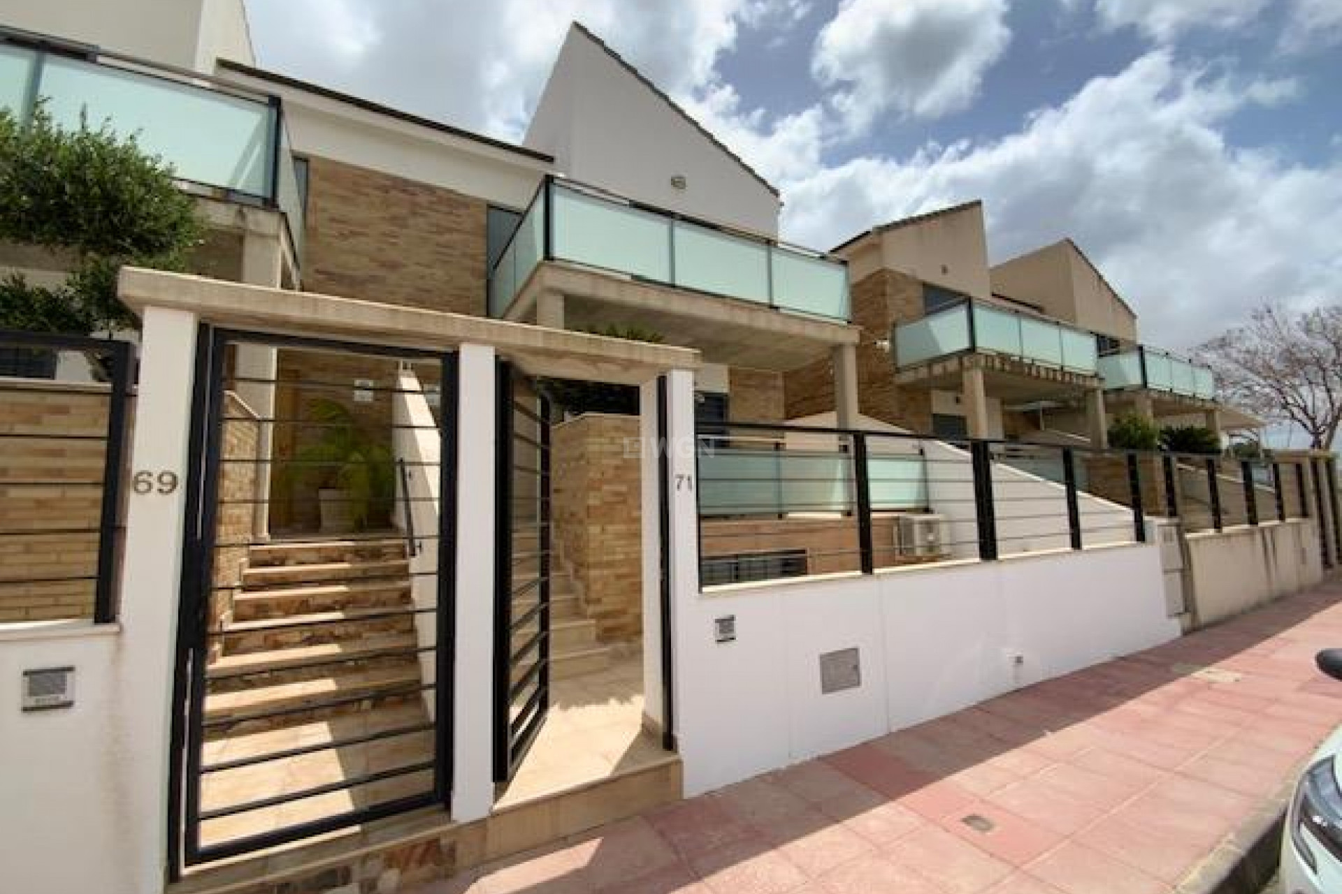 Reventa - Villa - Roldan - Inland