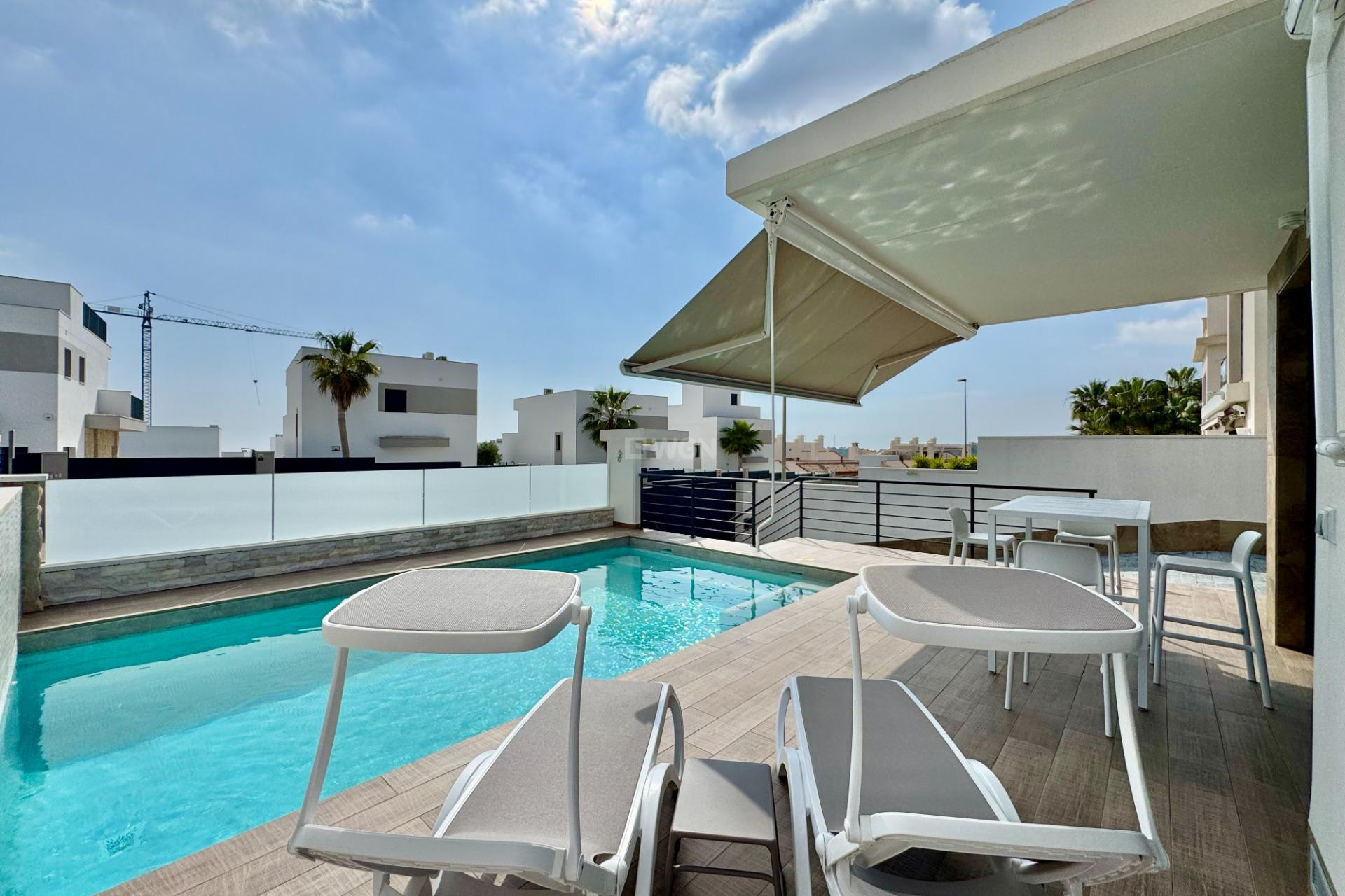 Reventa - Villa - San Miguel de Salinas - Bellavista