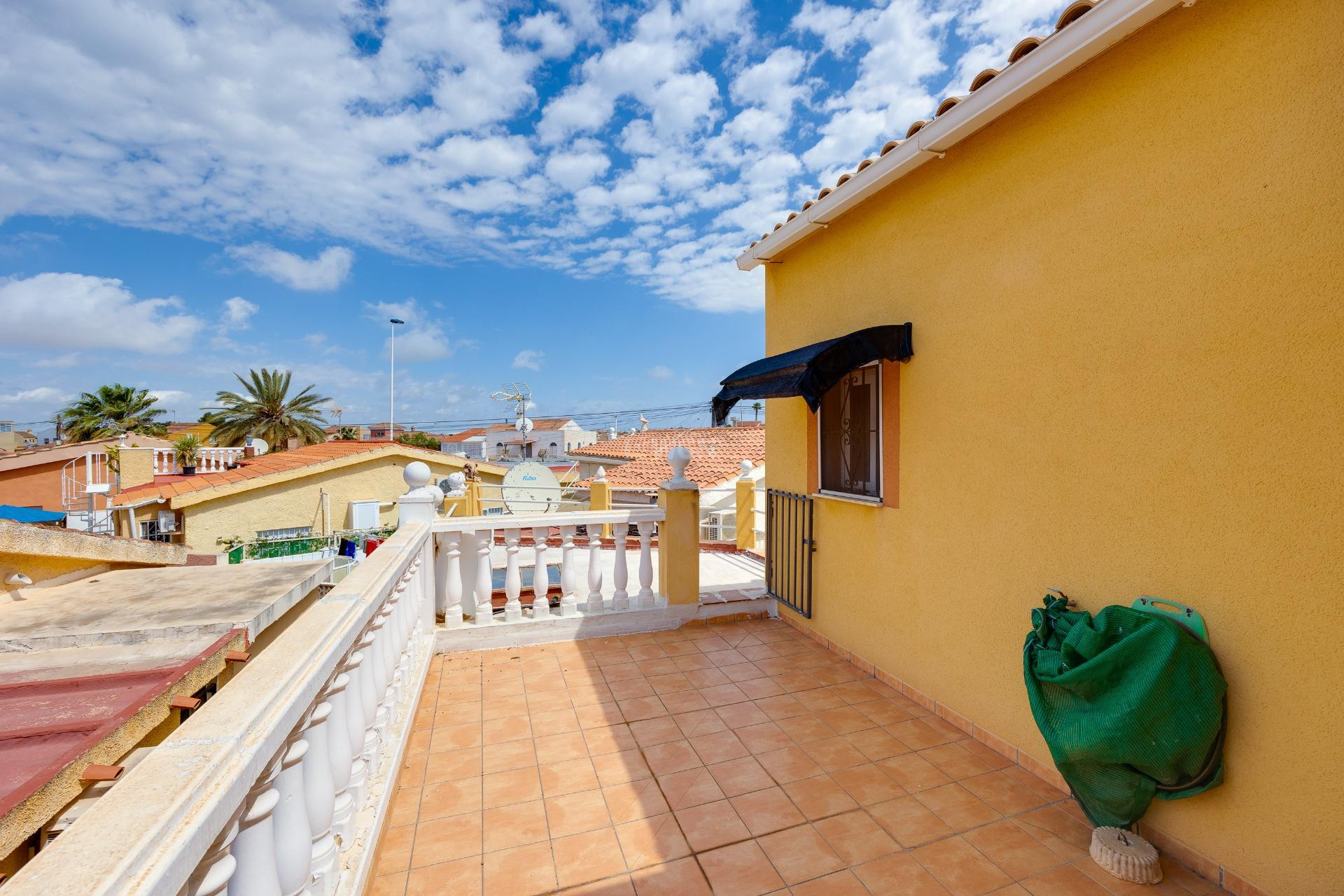 Reventa - Villa - Torrevieja - aguas nuevas