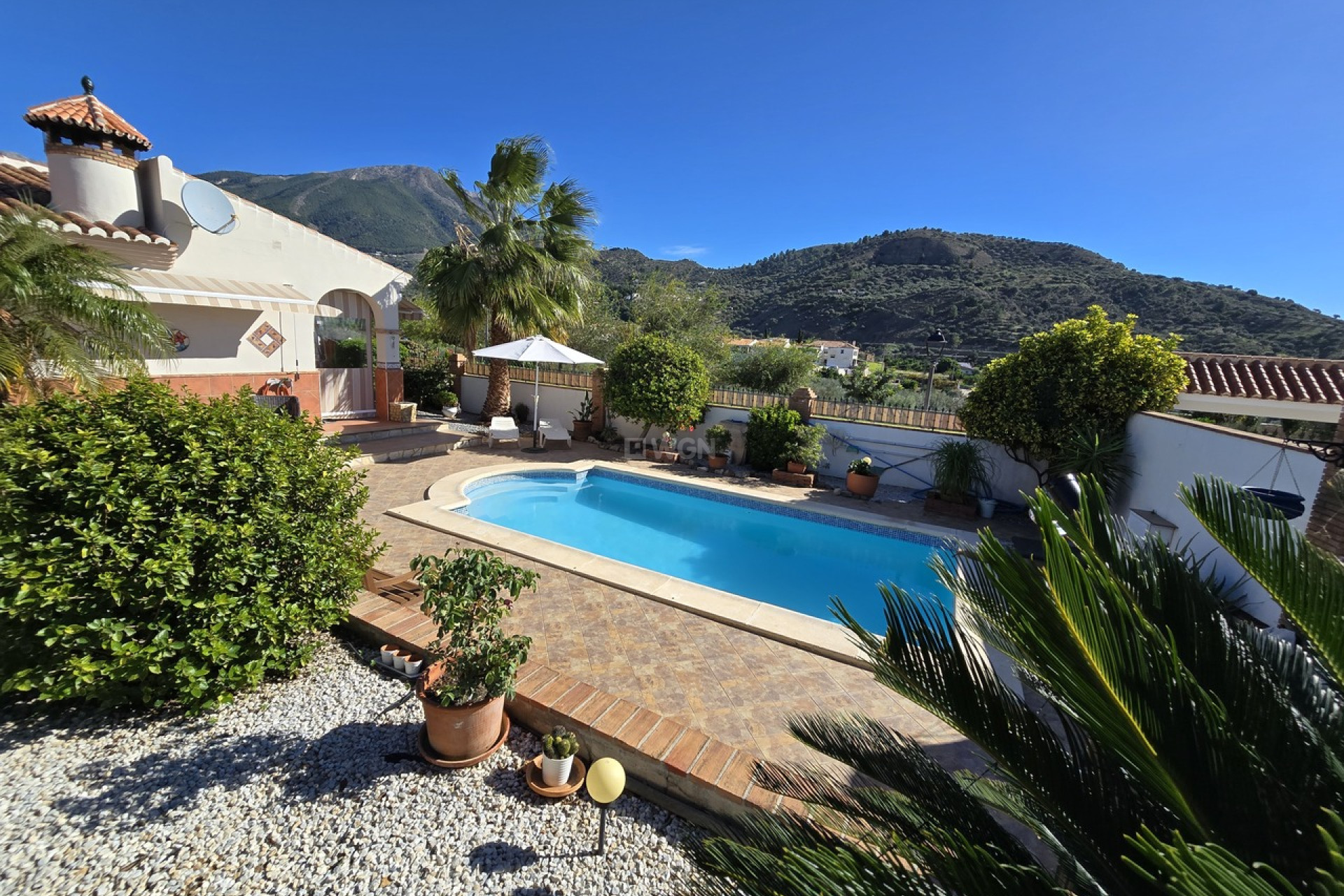 Reventa - Villa - Venta Baja - Inland