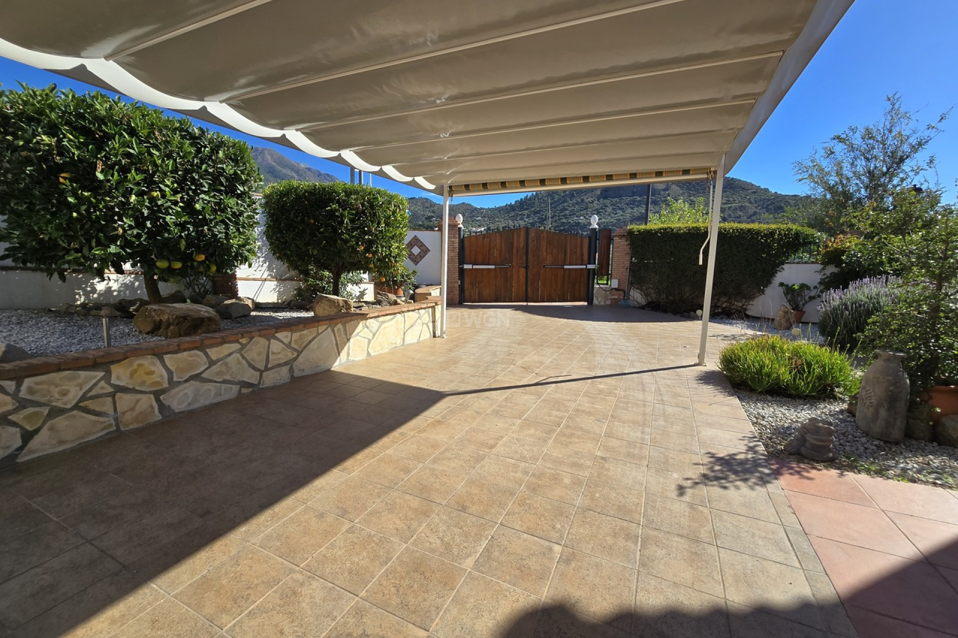 Reventa - Villa - Venta Baja - Inland