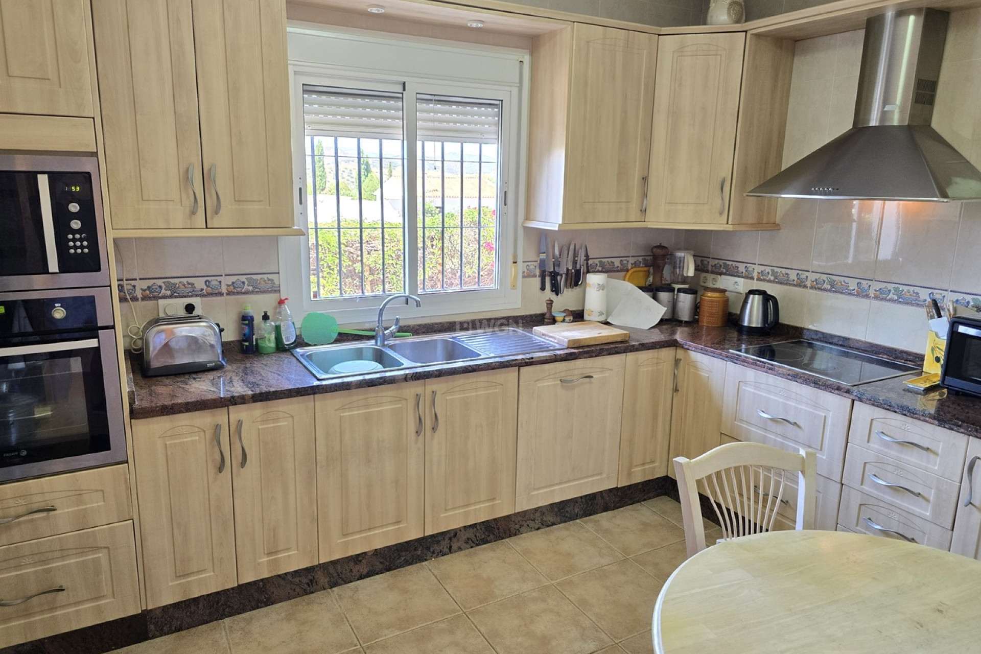 Reventa - Villa - Venta Baja - Inland