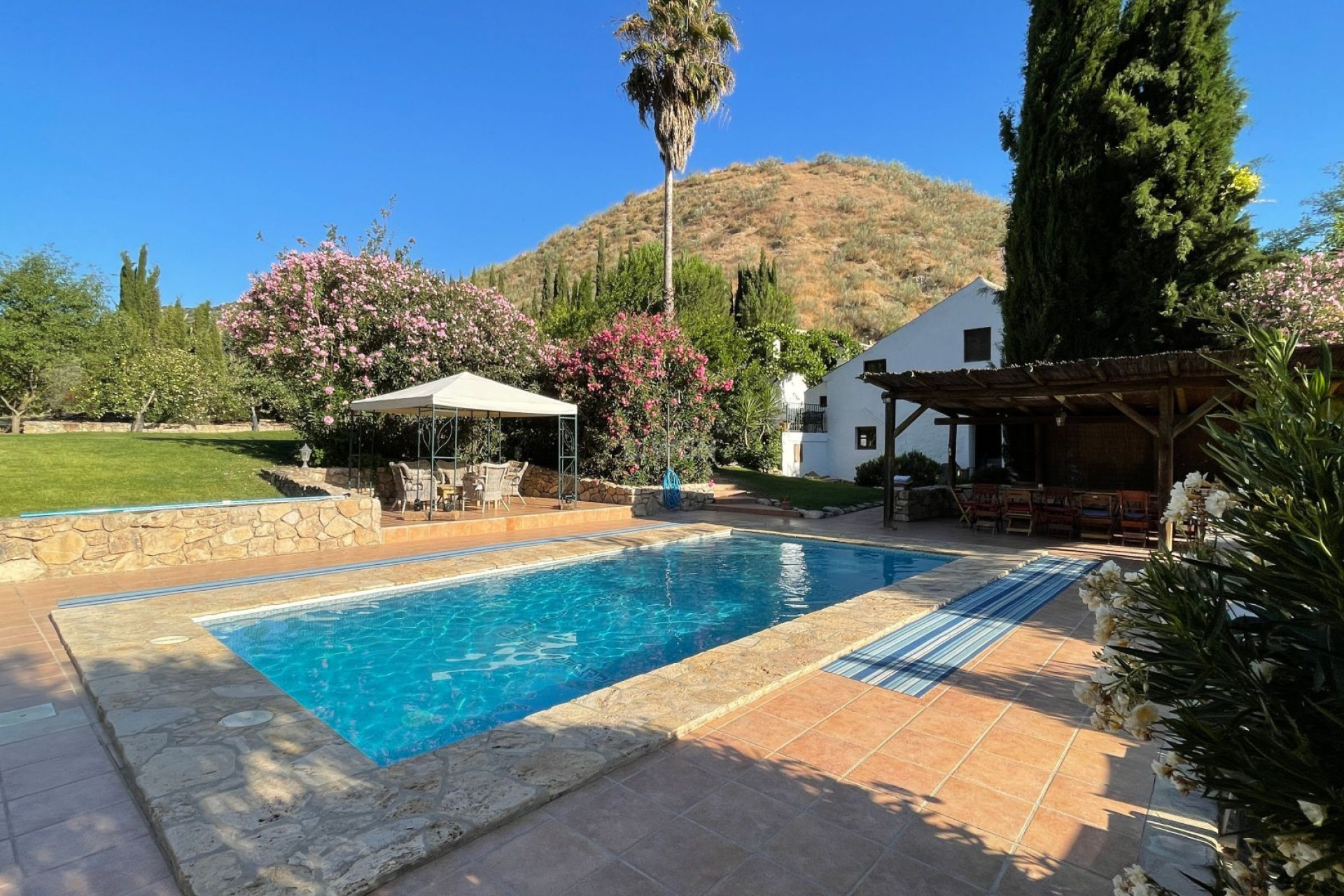 Reventa - Villa - Villanueva de Tapia - Inland