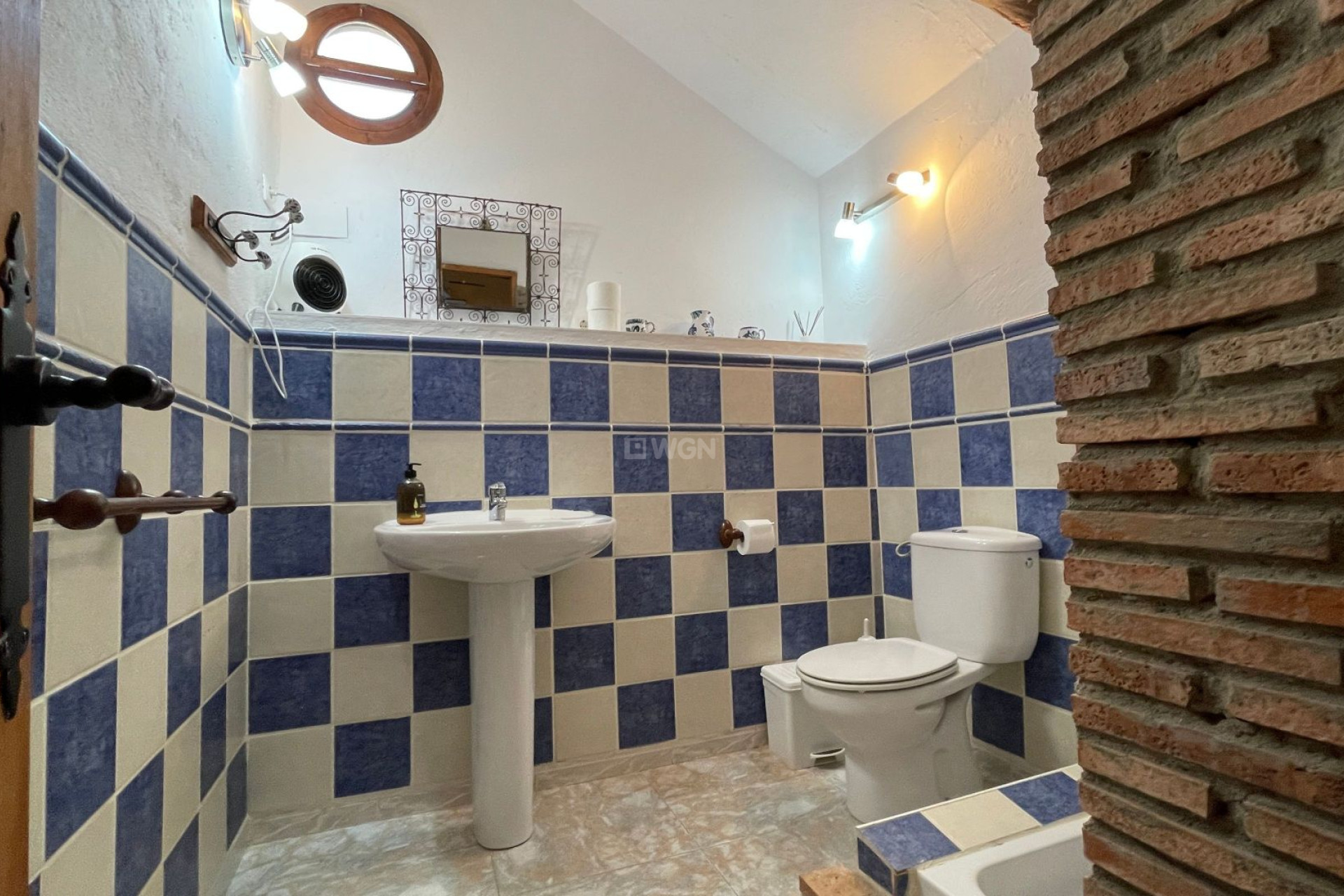 Reventa - Villa - Villanueva de Tapia - Inland