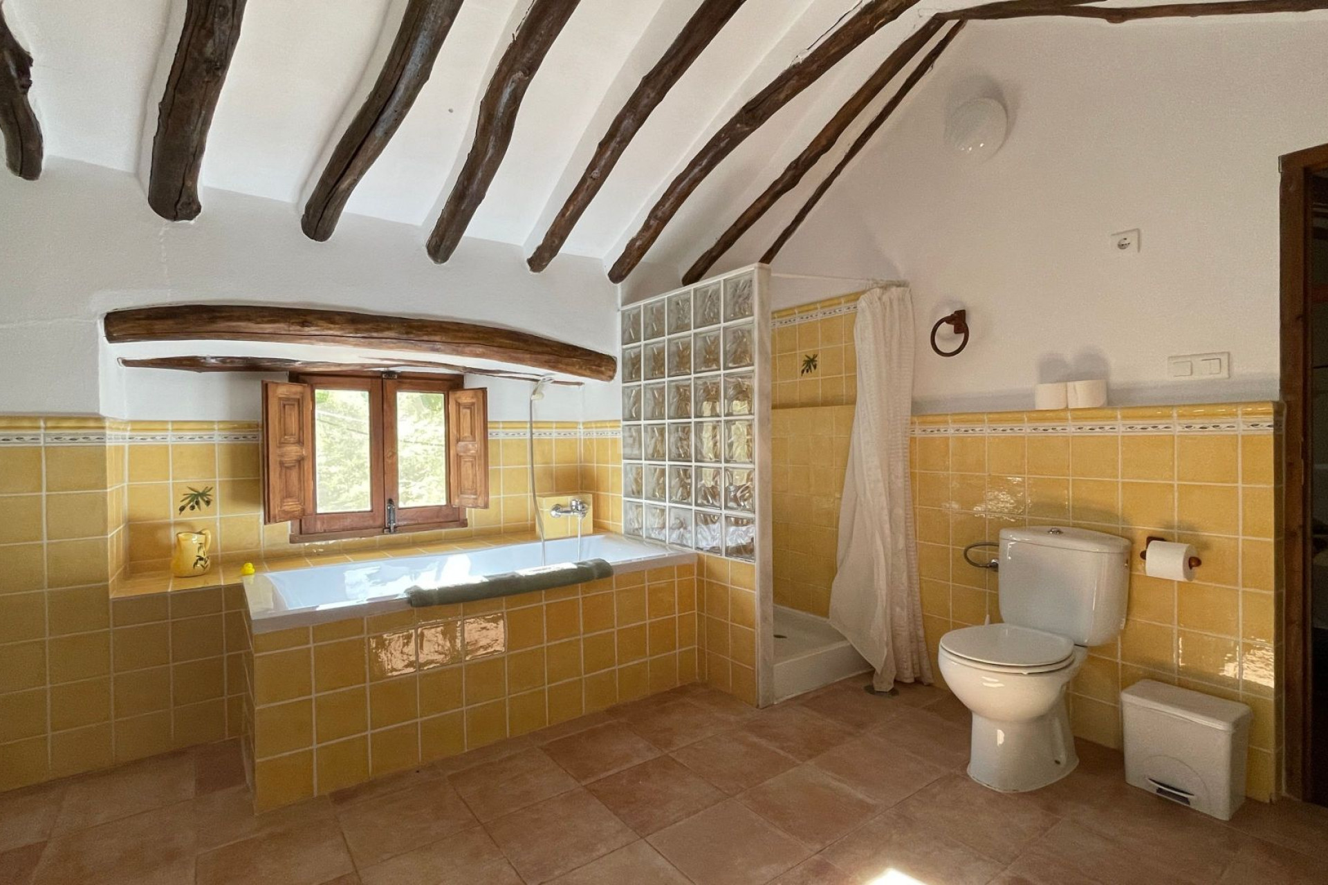 Reventa - Villa - Villanueva de Tapia - Inland