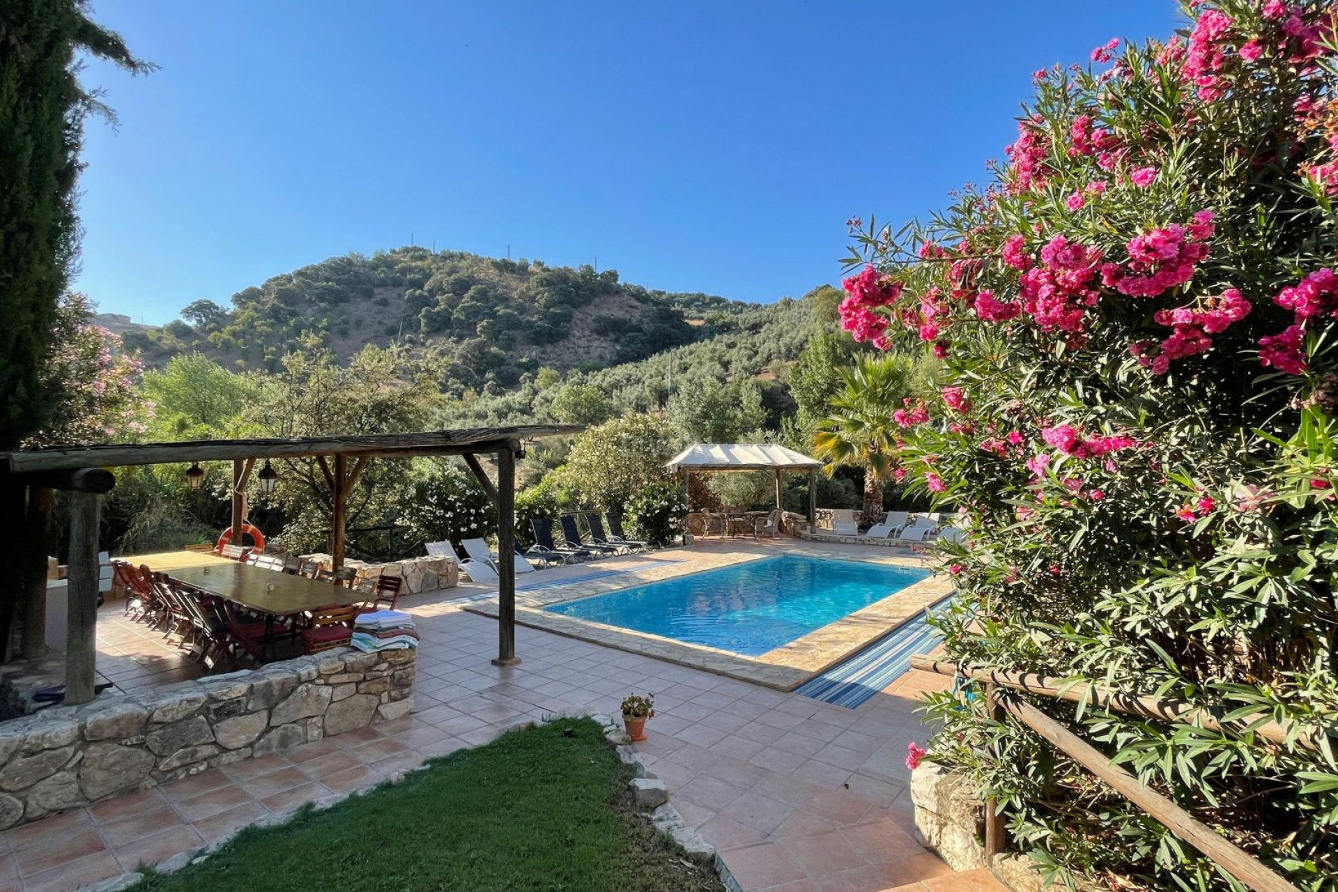 Reventa - Villa - Villanueva de Tapia - Inland