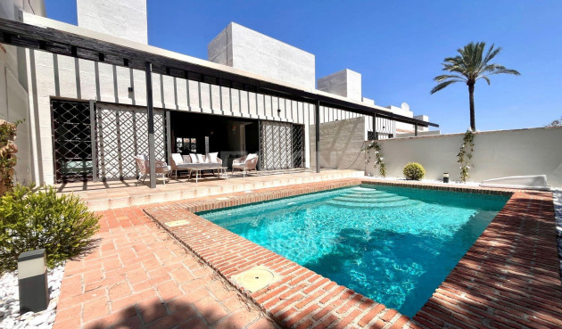 Stadthaus - Neue Gebäude - Sucina - NB-93379