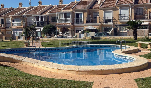 Stadthaus - Wiederverkauf - Torrevieja - aguas nuevas