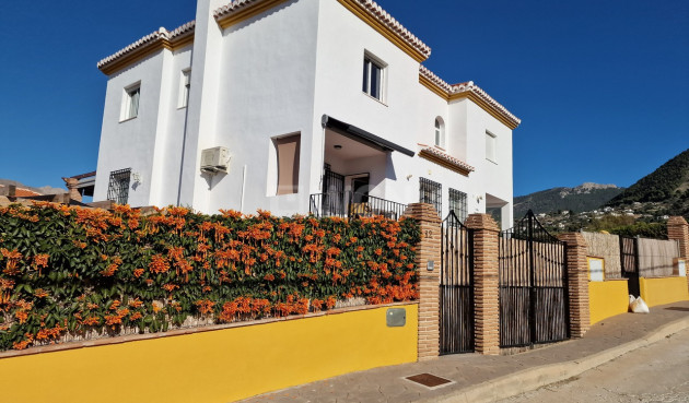 Townhouse - Resale - Alcaucín - Inland