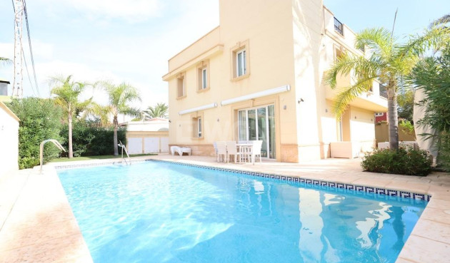 Villa - Odsprzedaż - Cabo Roig - 58069
