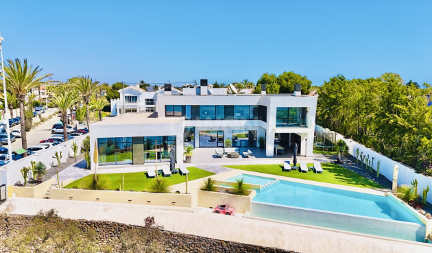 Villa - Odsprzedaż - Cabo Roig - 84285
