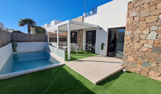 Villa - Odsprzedaż - Cabo Roig - 90467
