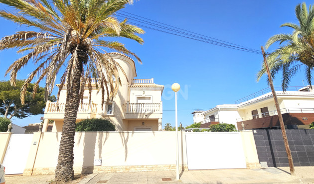 Villa - Odsprzedaż - Cabo Roig - Costa Blanca