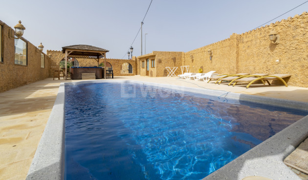 Villa - Odsprzedaż - El Beal - 47373