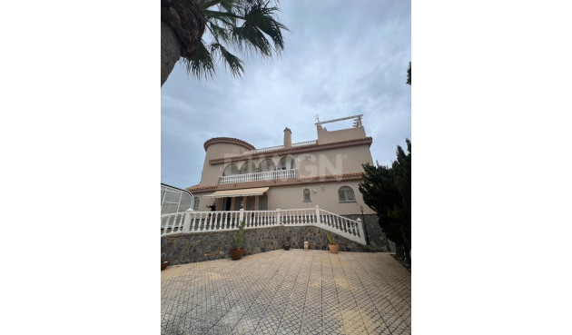 Villa - Odsprzedaż - La Manga del Mar Menor - 47877