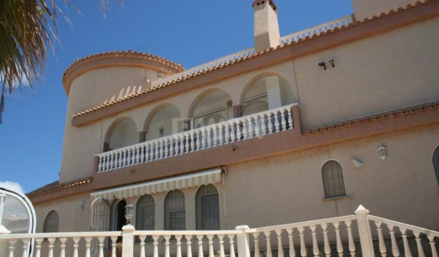 Villa - Odsprzedaż - La Manga del Mar Menor - Km 17