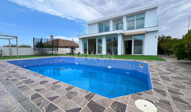 Villa - Odsprzedaż - La Marina - Costa Blanca