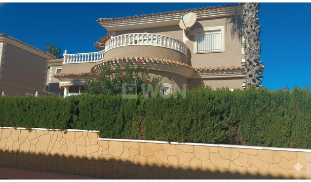 Villa - Odsprzedaż - Los Altos - Costa Blanca