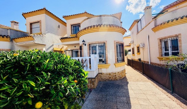 Villa - Odsprzedaż - Los Montesinos - Costa Blanca