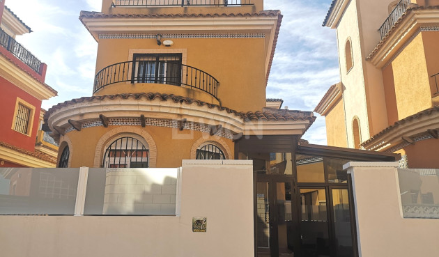 Villa - Odsprzedaż - Los Montesinos - Costa Blanca