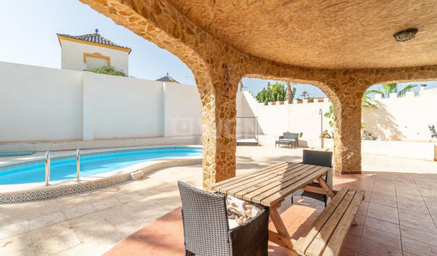 Villa - Odsprzedaż - Orihuela Costa - Los Balcones