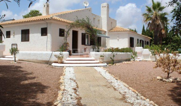 Villa - Odsprzedaż - Orihuela Costa - Villamartín