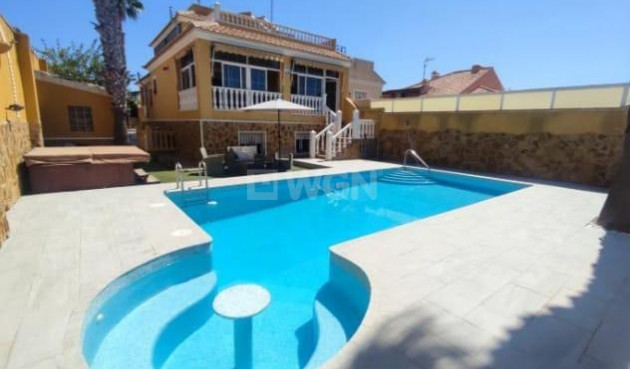 Villa - Odsprzedaż - Torrevieja - aguas nuevas