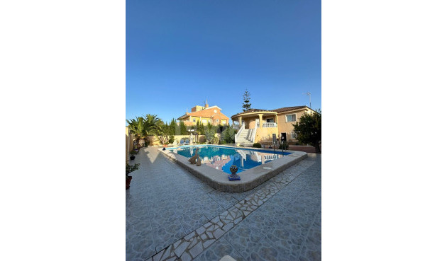 Villa - Odsprzedaż - Torrevieja - aguas nuevas