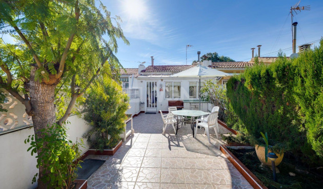 Villa - Odsprzedaż - Torrevieja - Calas Blanca