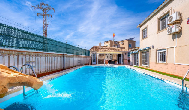 Villa - Odsprzedaż - Torrevieja - El Chaparral