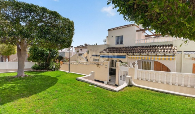 Villa - Odsprzedaż - Torrevieja - Los Altos