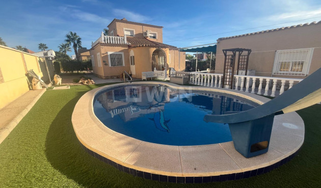 Villa - Odsprzedaż - Torrevieja - San Luis